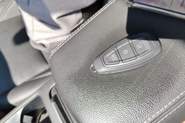 Used Ford Kuga 2019 EcoBoost 180 Two-Wheel-Drive Titanium Plus Model China V Standard Interior 1