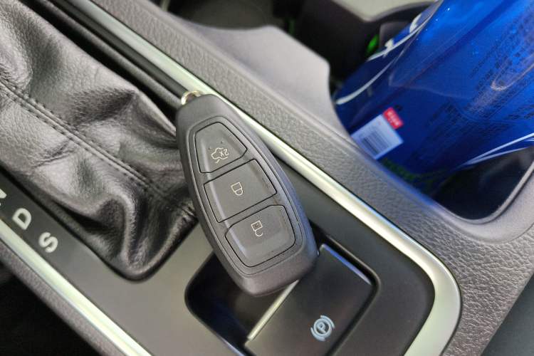 Used Ford Kuga 2019 EcoBoost 180 Two-Wheel-Drive Titanium Plus Model China VI Standard Interior 1