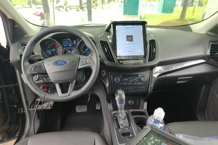 Used Ford Kuga 2019 EcoBoost 180 Two-Wheel-Drive Titanium Plus Model China VI Standard Interior 2