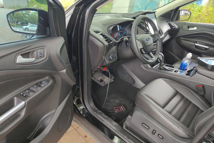 Used Ford Kuga 2019 EcoBoost 180 Two-Wheel-Drive Titanium Plus Model China VI Standard Interior 3