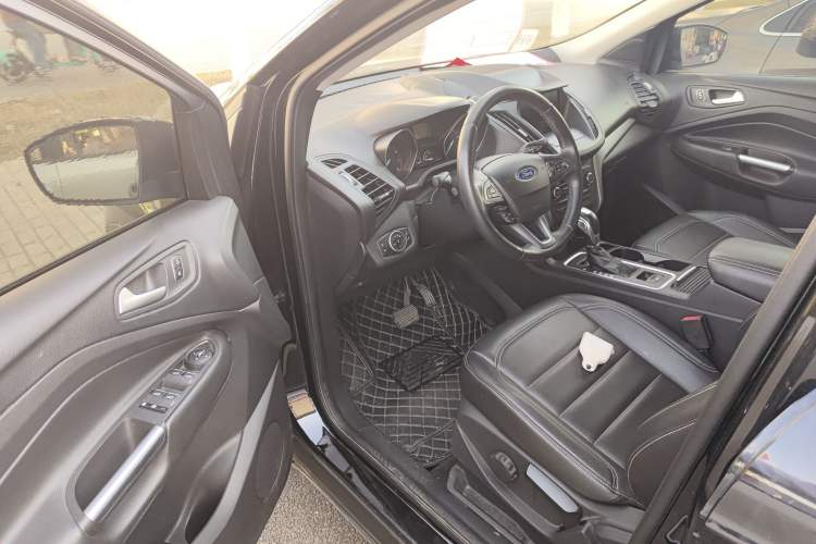 Used Ford Kuga 2019 EcoBoost 180 Two-Wheel-Drive Platinum Edition China VI Standard Interior 3