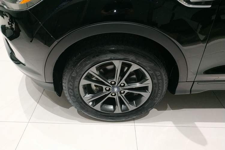 Used Ford Kuga 2019 EcoBoost 180 Two-Wheel-Drive Platinum Edition China VI Standard Left Front Wheel Hub