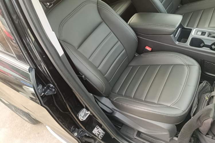 Used Ford Kuga 2019 EcoBoost 180 Two-Wheel-Drive Platinum Edition China VI Standard Right Front Seat