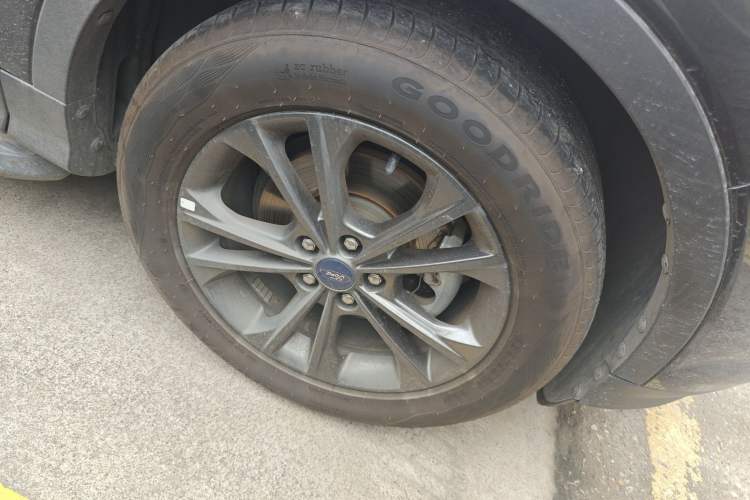 Used Ford Kuga 2019 EcoBoost 180 Two-Wheel-Drive Platinum Edition China VI Standard Right Front Wheel Hub