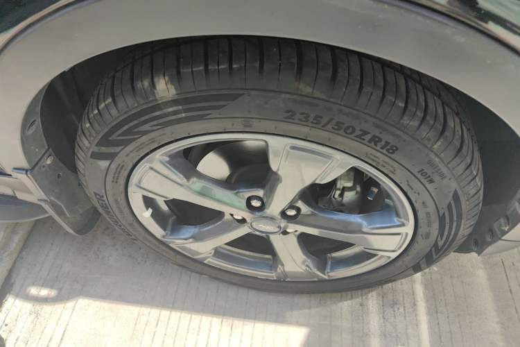 Used Ford Kuga 2019 EcoBoost 180 Two-Wheel-Drive Titanium Plus Model China V Standard Right Front Wheel Hub