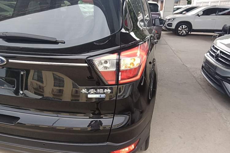 Used Ford Kuga 2019 EcoBoost 180 Two-Wheel-Drive Platinum Edition China VI Standard Right Rear Taillight