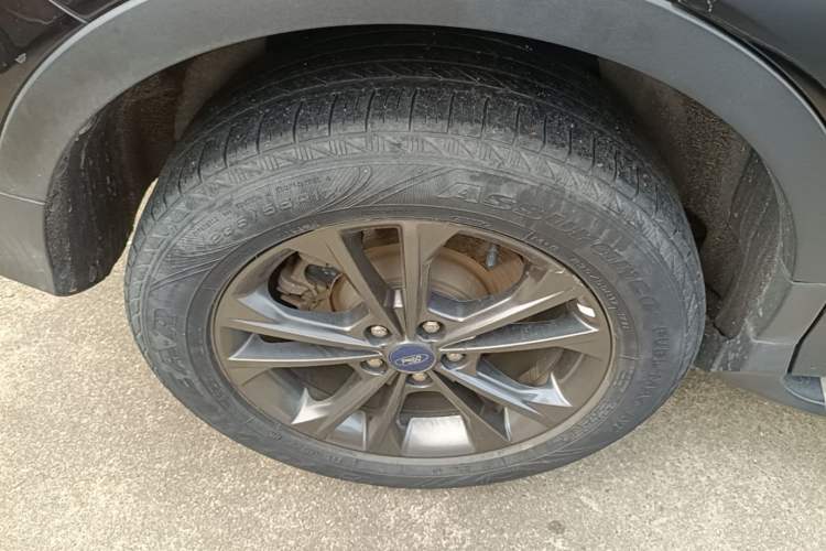 Used Ford Kuga 2019 EcoBoost 180 Two-Wheel-Drive Platinum Edition China VI Standard Right Rear Wheel Hub