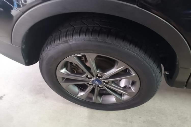 Used Ford Kuga 2019 EcoBoost 180 Two-Wheel-Drive Platinum Edition China VI Standard Right Rear Wheel Hub