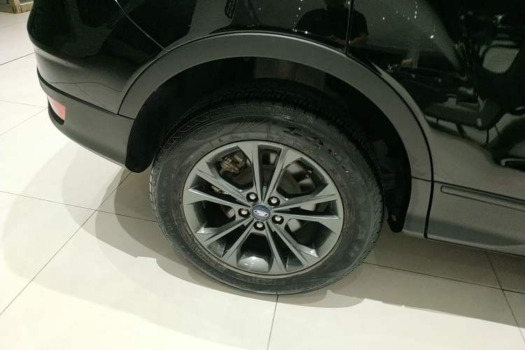 Used Ford Kuga 2019 EcoBoost 180 Two-Wheel-Drive Platinum Edition China VI Standard Right Rear Wheel Hub