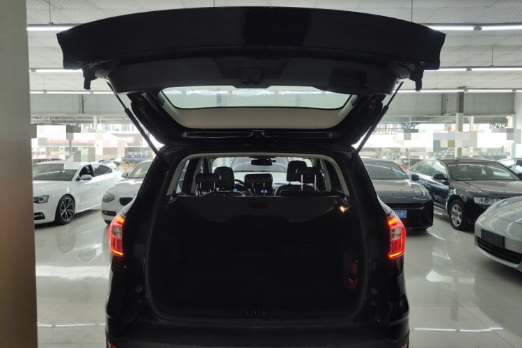 Used Ford Kuga 2019 EcoBoost 180 Two-Wheel-Drive Platinum Edition China VI Standard Trunk