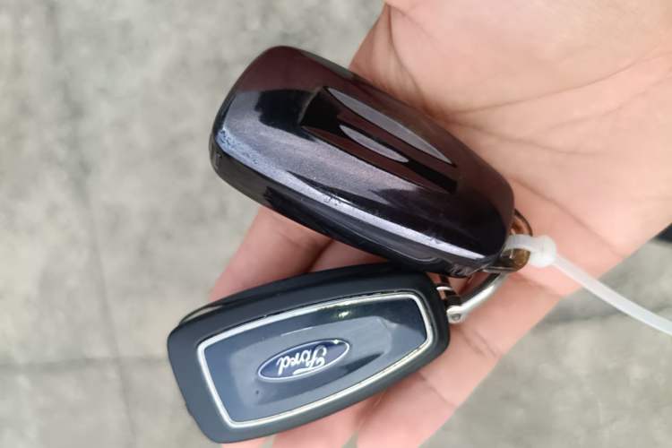 Used Ford Kuga 2019 EcoBoost 180 Two-Wheel-Drive Platinum Edition China VI Standard Vehicle Key