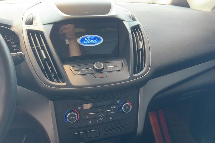 Used Ford Kuga 2019 EcoBoost 180 Two-Wheel-Drive Platinum Edition China VI Standard Audio And AC Panel