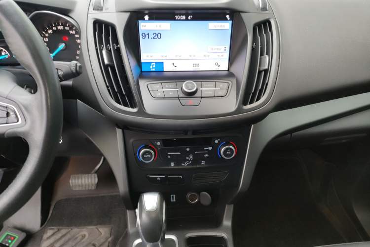 Used Ford Kuga 2019 EcoBoost 180 Two-Wheel-Drive Platinum Edition China VI Standard Audio And AC Panel