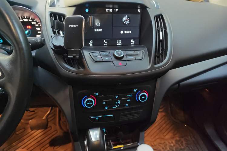 Used Ford Kuga 2019 EcoBoost 180 Two-Wheel-Drive Platinum Edition China V Standard Audio And AC Panel