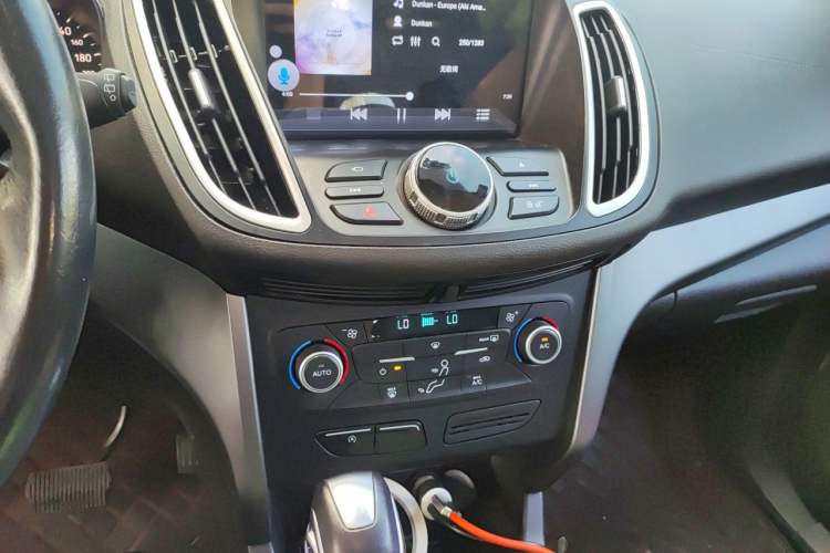 Used Ford Kuga 2019 EcoBoost 180 Two-Wheel-Drive Platinum Edition China VI Standard Audio And AC Panel