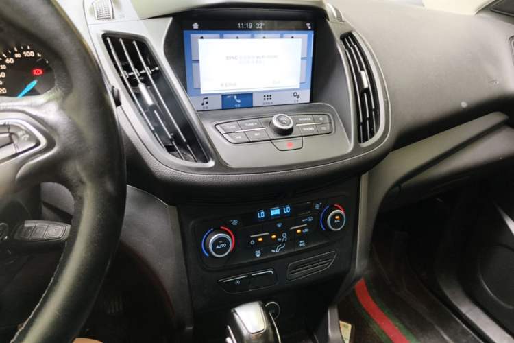 Used Ford Kuga 2019 EcoBoost 180 Two-Wheel-Drive Platinum Edition China VI Standard Audio And AC Panel