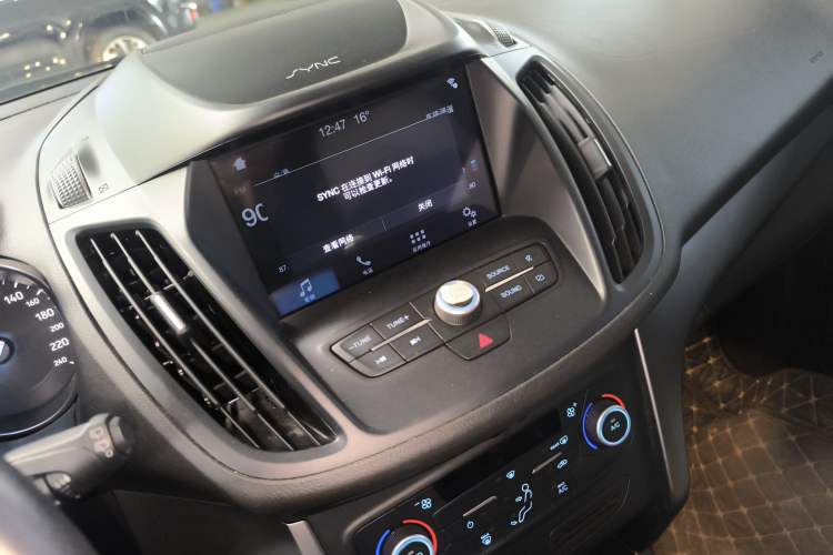 Used Ford Kuga 2019 EcoBoost 180 Two-Wheel-Drive Platinum Edition China VI Standard Audio And AC Panel