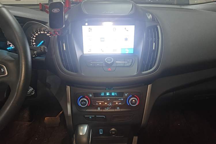 Used Ford Kuga 2019 EcoBoost 180 Two-Wheel-Drive Platinum Edition China VI Standard Audio And AC Panel