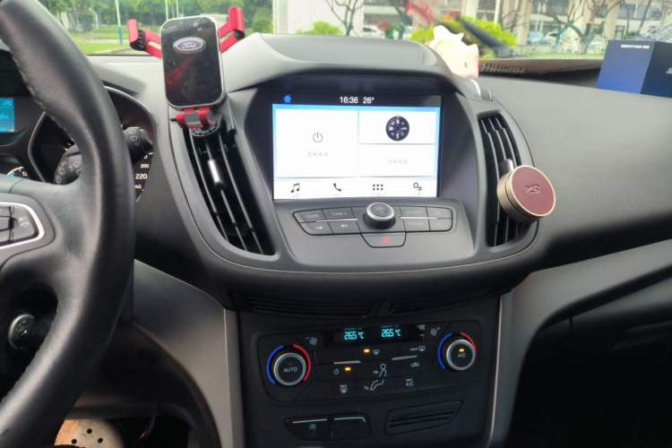 Used Ford Kuga 2019 EcoBoost 180 Two-Wheel-Drive Platinum Edition China V Standard Audio And AC Panel