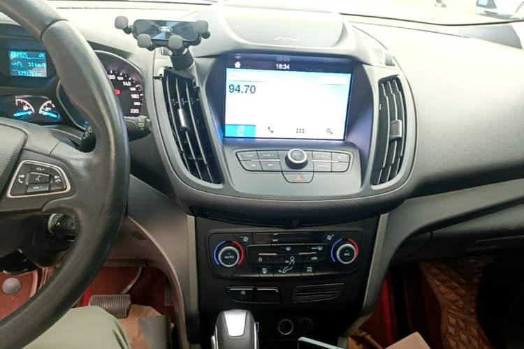 Used Ford Kuga 2019 EcoBoost 180 Two-Wheel-Drive Platinum Edition China VI Standard Audio And AC Panel