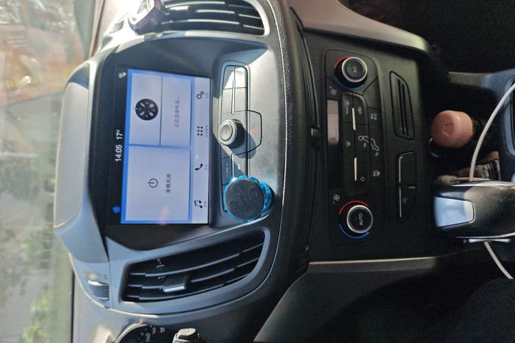 Used Ford Kuga 2019 EcoBoost 180 Two-Wheel-Drive Platinum Edition China VI Standard Audio And AC Panel