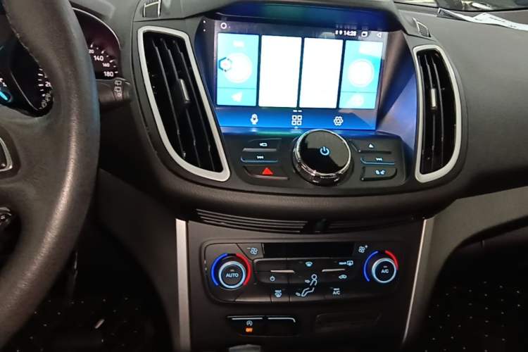 Used Ford Kuga 2019 EcoBoost 180 Two-Wheel-Drive Platinum Edition China VI Standard Audio And AC Panel
