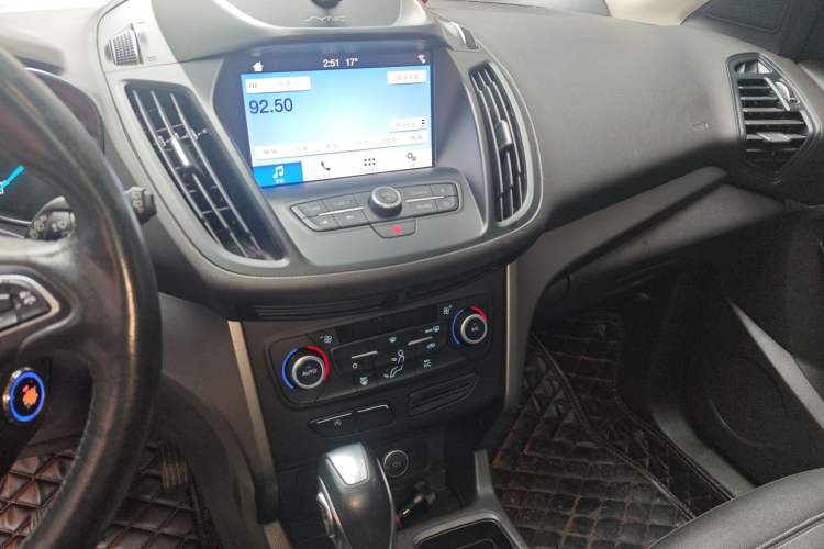 Used Ford Kuga 2019 EcoBoost 180 Two-Wheel-Drive Platinum Edition China VI Standard Audio And AC Panel