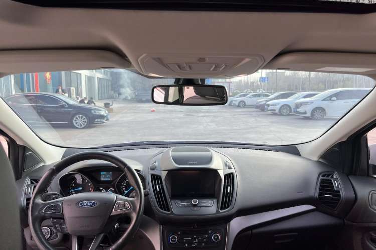 Used Ford Kuga 2019 EcoBoost 180 Two-Wheel-Drive Platinum Edition China VI Standard Center Console