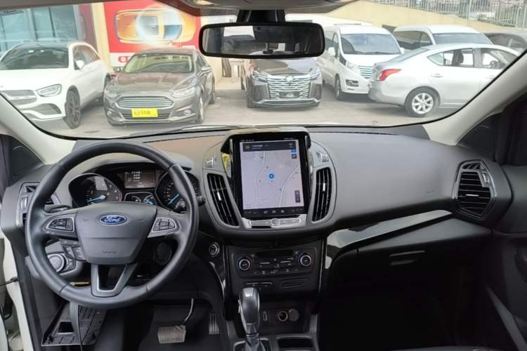 Used Ford Kuga 2019 EcoBoost 180 Two-Wheel-Drive Titanium Plus Model China V Standard Center Console