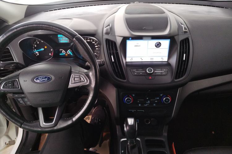 Used Ford Kuga 2019 EcoBoost 180 Two-Wheel-Drive Platinum Edition China VI Standard Center Console