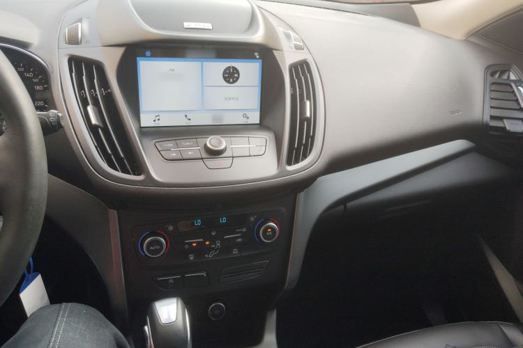 Used Ford Kuga 2019 EcoBoost 180 Two-Wheel-Drive Platinum Edition China VI Standard Center Console