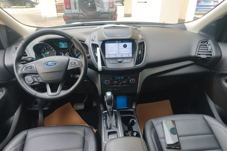 Used Ford Kuga 2019 EcoBoost 180 Two-Wheel-Drive Platinum Edition China VI Standard Center Console
