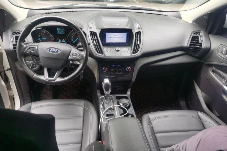 Used Ford Kuga 2019 EcoBoost 180 Two-Wheel-Drive Platinum Edition China VI Standard Center Console