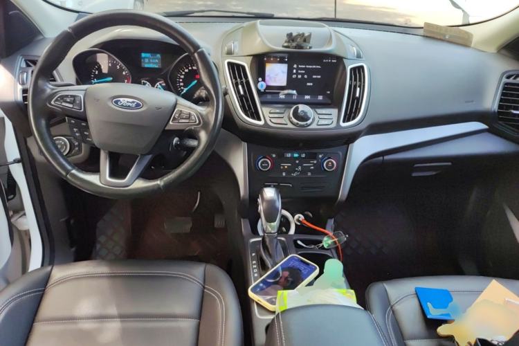Used Ford Kuga 2019 EcoBoost 180 Two-Wheel-Drive Platinum Edition China VI Standard Center Console