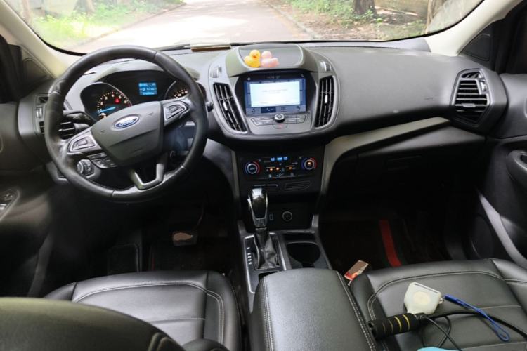 Used Ford Kuga 2019 EcoBoost 180 Two-Wheel-Drive Platinum Edition China VI Standard Center Console