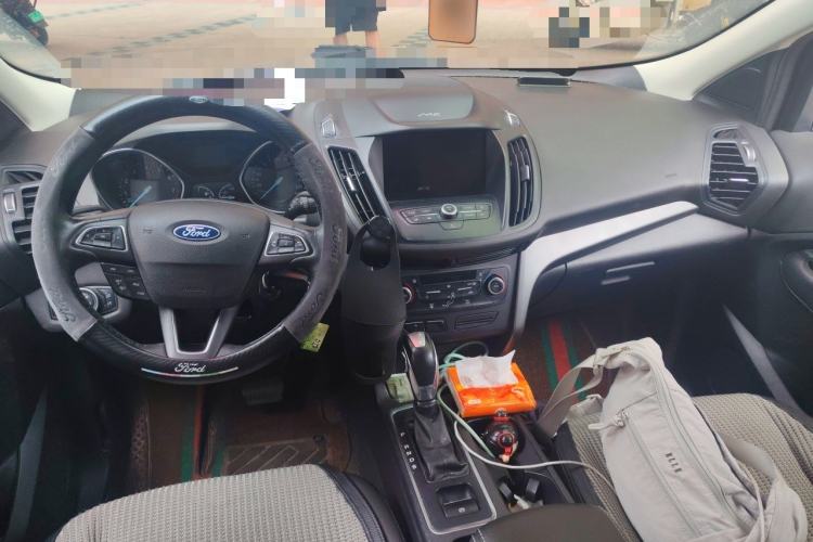 Used Ford Kuga 2019 EcoBoost 180 Two-Wheel-Drive Platinum Edition China VI Standard Center Console