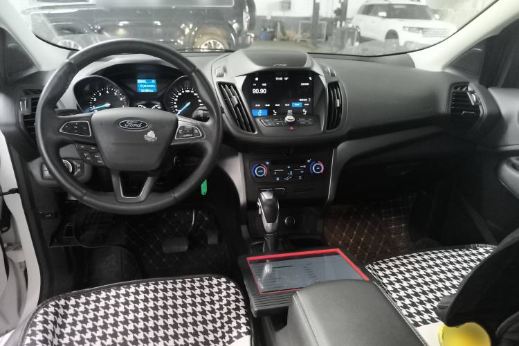 Used Ford Kuga 2019 EcoBoost 180 Two-Wheel-Drive Platinum Edition China VI Standard Center Console
