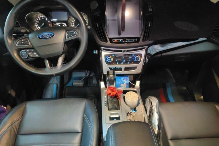 Used Ford Kuga 2019 EcoBoost 180 Two-Wheel-Drive Titanium Plus Model China V Standard Center Console