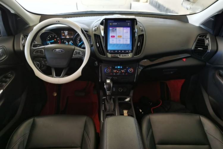 Used Ford Kuga 2019 EcoBoost 180 Two-Wheel-Drive Titanium Plus Model China VI Standard Center Console