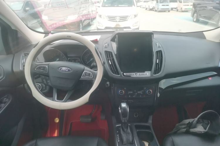 Used Ford Kuga 2019 EcoBoost 180 Two-Wheel-Drive Titanium Plus Model China VI Standard Center Console