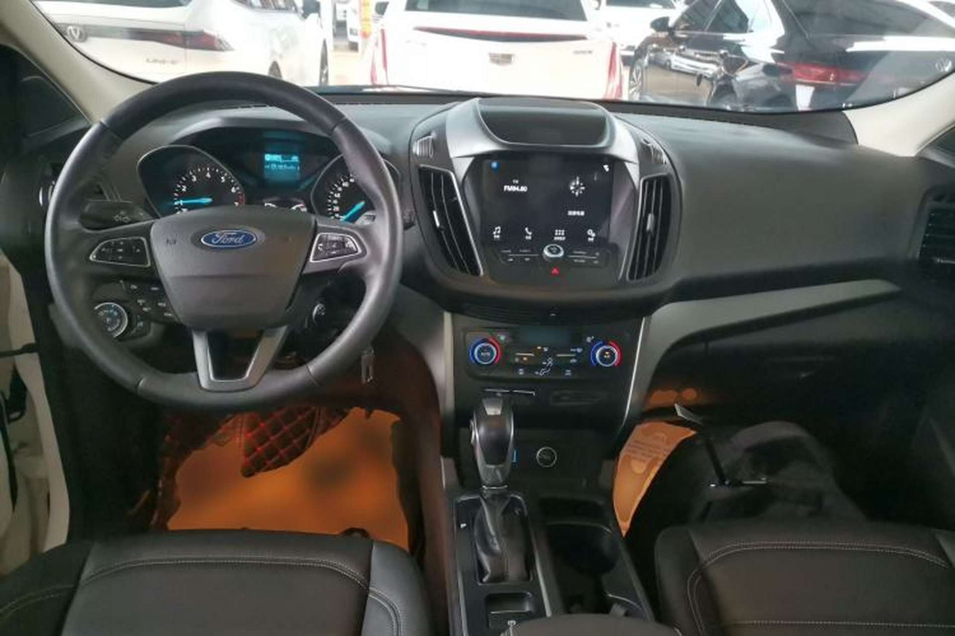 Used Ford Kuga 2019 EcoBoost 180 Two-Wheel-Drive Platinum Edition China VI Standard Center Console