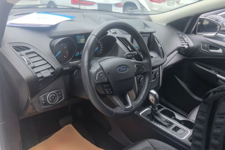 Used Ford Kuga 2019 EcoBoost 180 Two-Wheel-Drive Platinum Edition China VI Standard Center Console