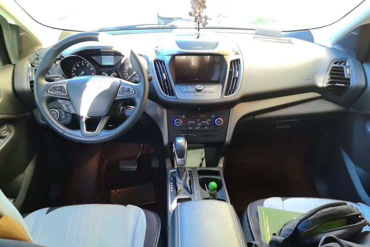 Used Ford Kuga 2019 EcoBoost 180 Two-Wheel-Drive Platinum Edition China VI Standard Center Console