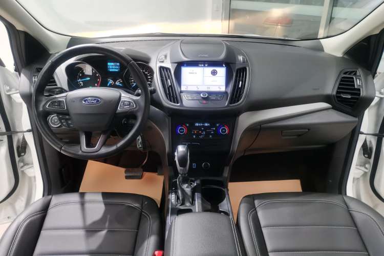 Used Ford Kuga 2019 EcoBoost 180 Two-Wheel-Drive Platinum Edition China VI Standard Center Console