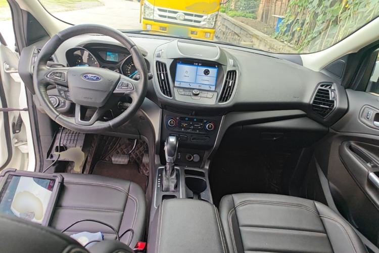 Used Ford Kuga 2019 EcoBoost 180 Two-Wheel-Drive Platinum Edition China VI Standard Center Console