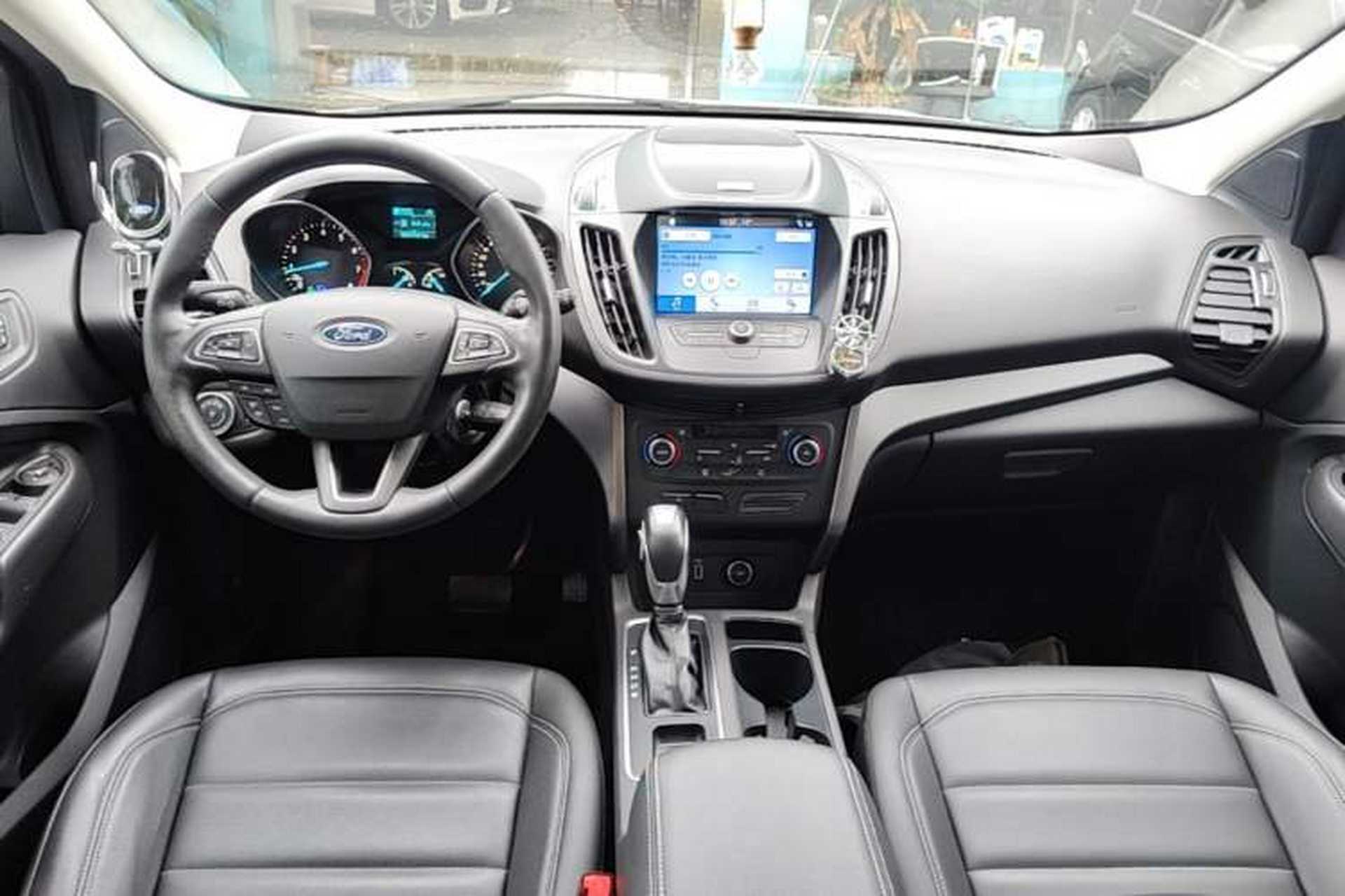 Used Ford Kuga 2019 EcoBoost 180 Two-Wheel-Drive Platinum Edition China VI Standard Center Console