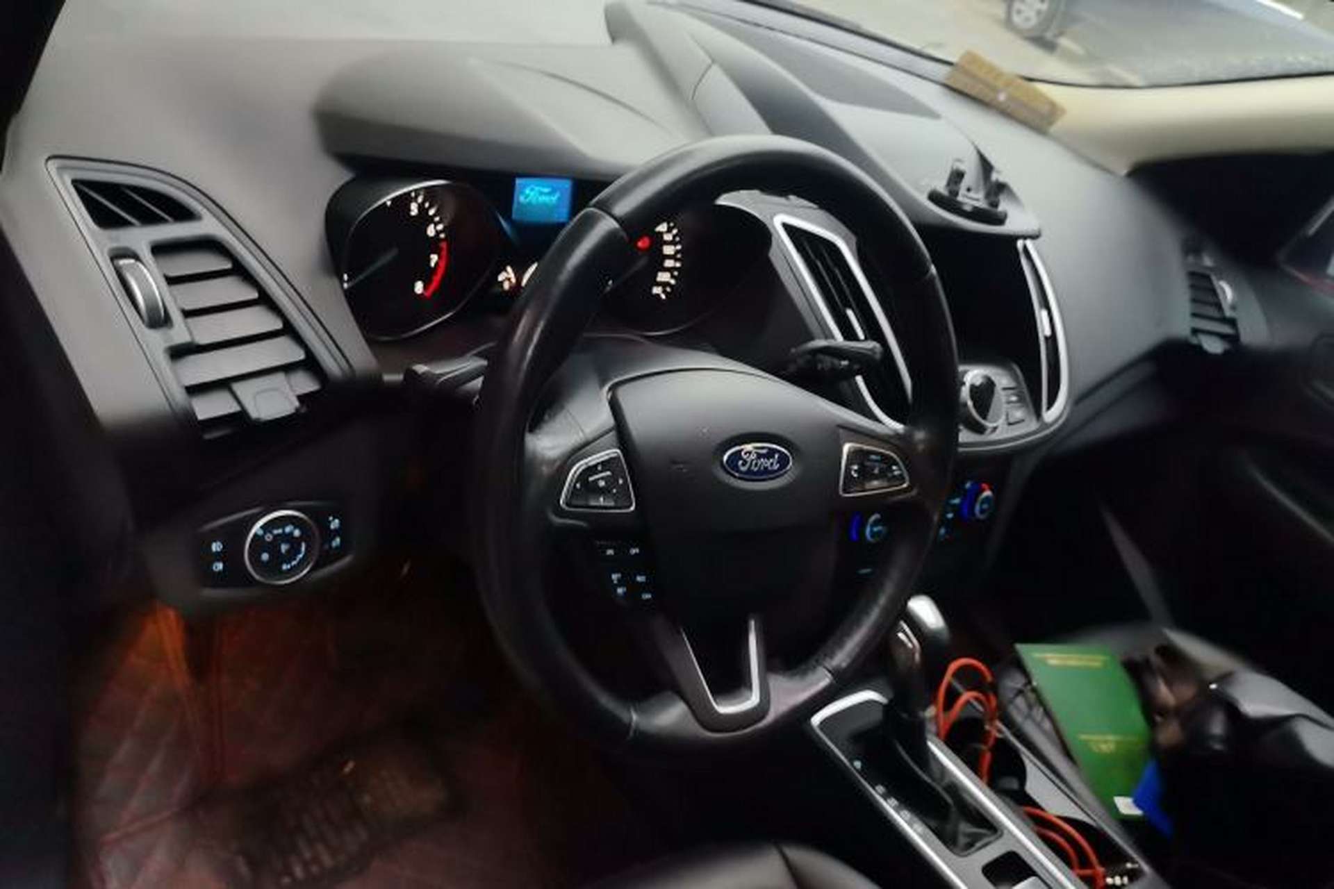 Used Ford Kuga 2019 EcoBoost 180 Two-Wheel-Drive Platinum Edition China VI Standard Center Console