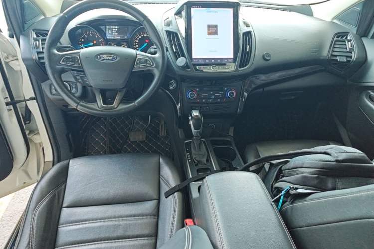Used Ford Kuga 2019 EcoBoost 180 Two-Wheel-Drive Titanium Plus Model China V Standard Center Console
