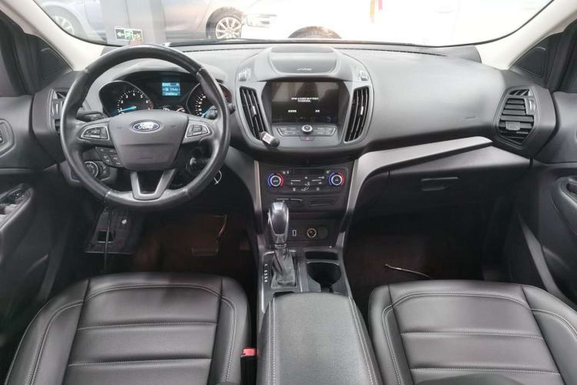 Used Ford Kuga 2019 EcoBoost 180 Two-Wheel-Drive Platinum Edition China VI Standard Center Console
