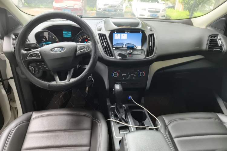 Used Ford Kuga 2019 EcoBoost 180 Two-Wheel-Drive Platinum Edition China VI Standard Center Console